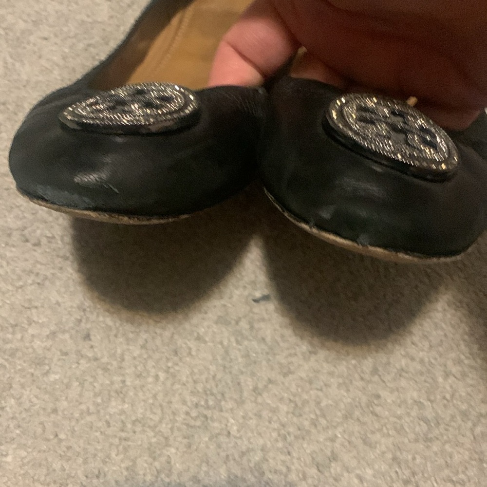 Tory Burch Black Leather Ballet Flat Shoe Size 11 Silver Rhinestone emblem - Picture 3 of 9
